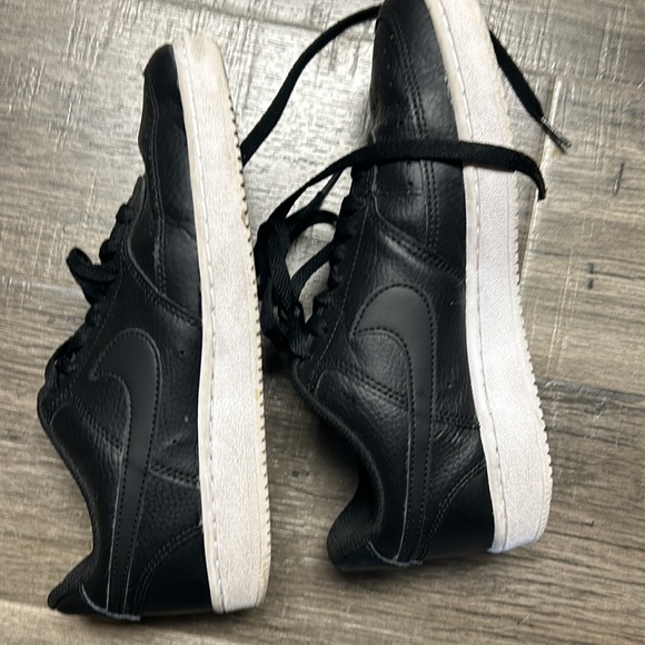 Nike - Picture 3 of 3